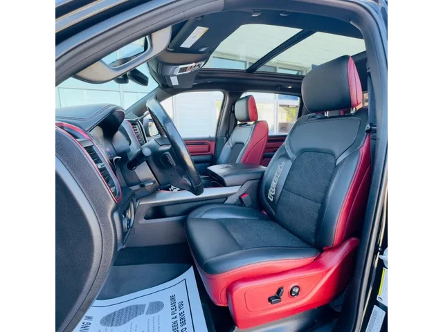 SEMINUEVOS RAM 1500 Crew Cab a Estados en autogozo