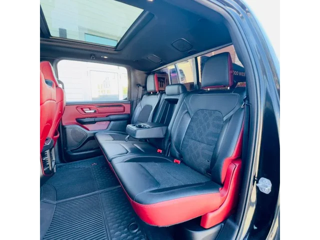 SEMINUEVOS RAM 1500 Crew Cab a Estados en autogozo