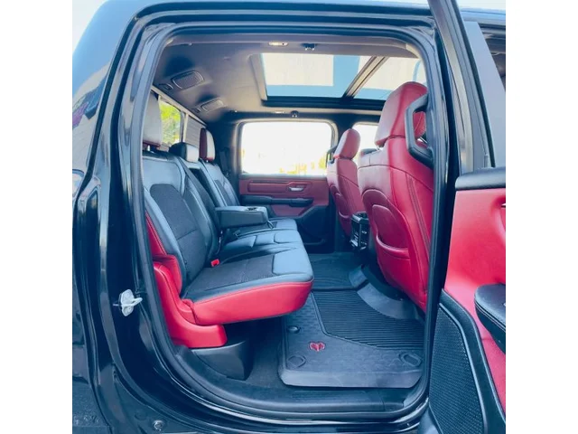 SEMINUEVOS RAM 1500 Crew Cab a Estados en autogozo