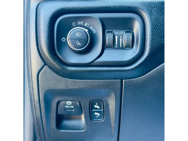 SEMINUEVOS RAM 1500 Crew Cab a Estados en autogozo