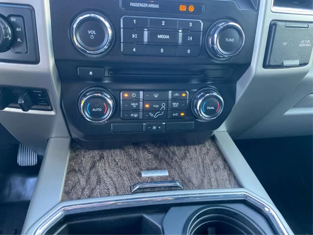 SEMINUEVOS FORD F350 Super Duty Crew Cab a Estados en autogozo