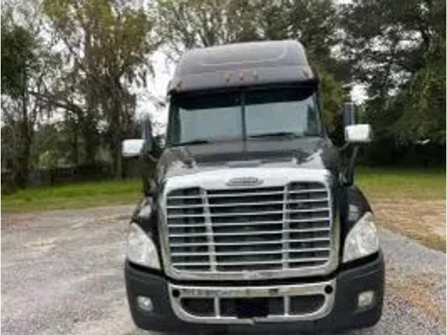 SEMINUEVOS FREIGHTLINER Cascadia a Estados en autogozo