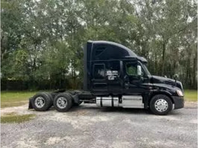 SEMINUEVOS FREIGHTLINER Cascadia a Estados en autogozo