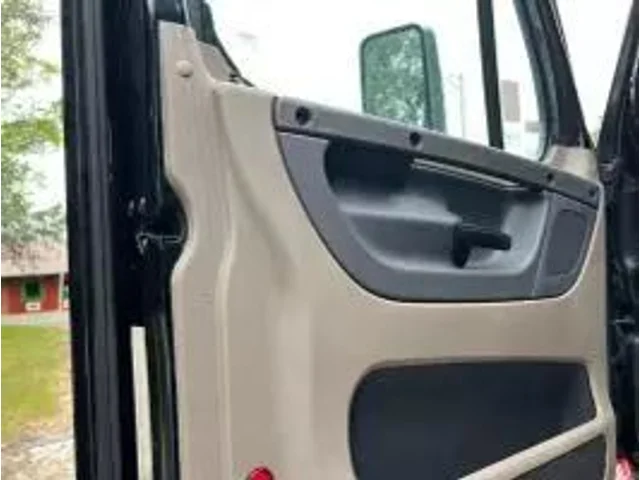 SEMINUEVOS FREIGHTLINER Cascadia a Estados en autogozo