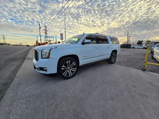SEMINUEVOS GMC Yukon XL a Estados en autogozo