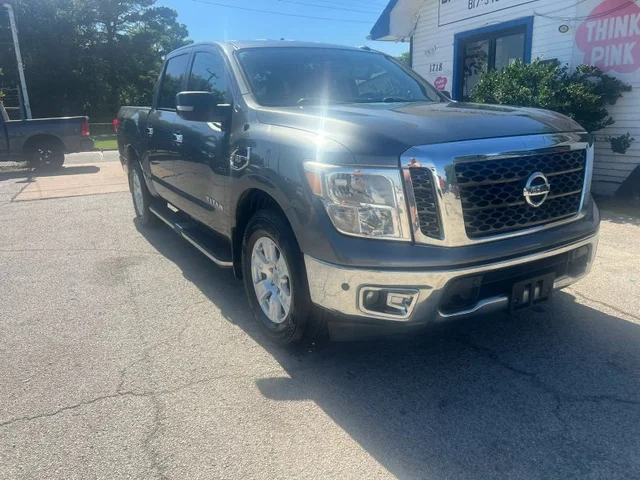 SEMINUEVOS NISSAN Titan Crew Cab a Estados en autogozo