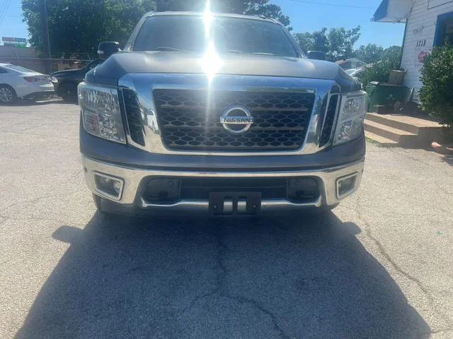 SEMINUEVOS NISSAN Titan Crew Cab a Estados en autogozo