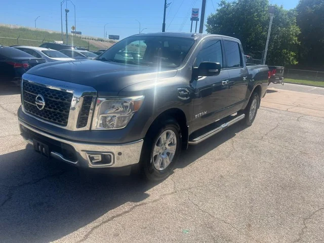 SEMINUEVOS NISSAN Titan Crew Cab a Estados en autogozo