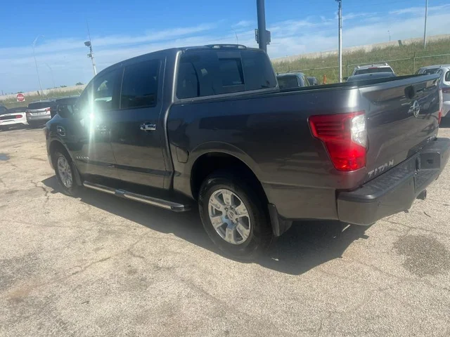 SEMINUEVOS NISSAN Titan Crew Cab a Estados en autogozo