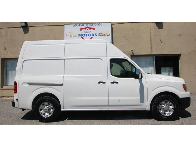 SEMINUEVOS NISSAN NV2500 HD Cargo a Estados en autogozo