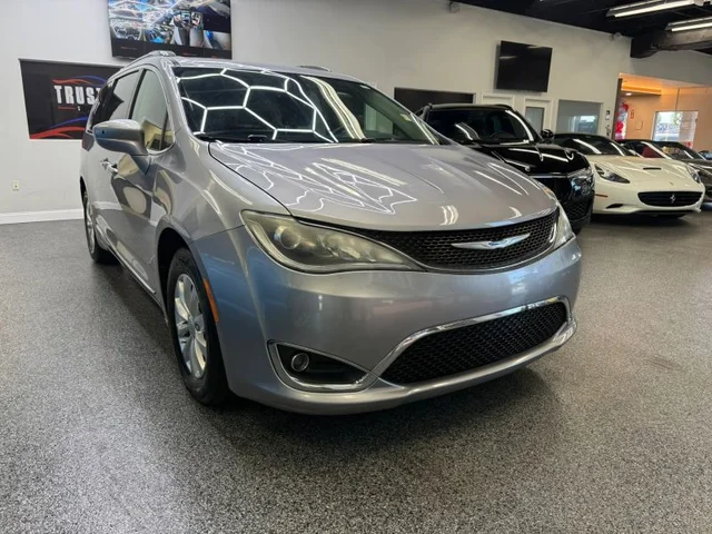 SEMINUEVOS CHRYSLER Pacifica a Estados en autogozo