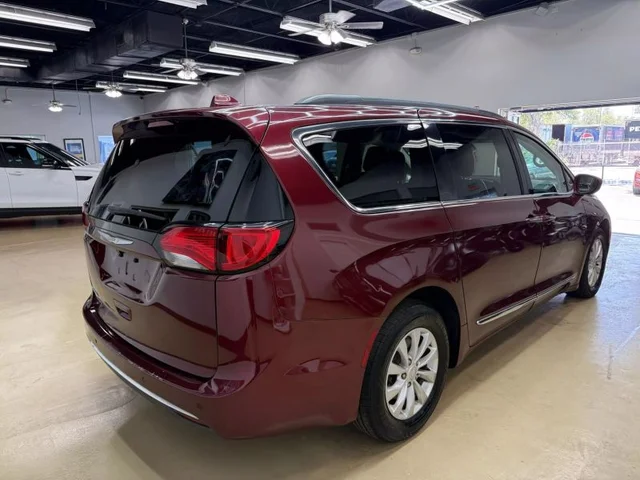 SEMINUEVOS CHRYSLER Pacifica a Estados en autogozo