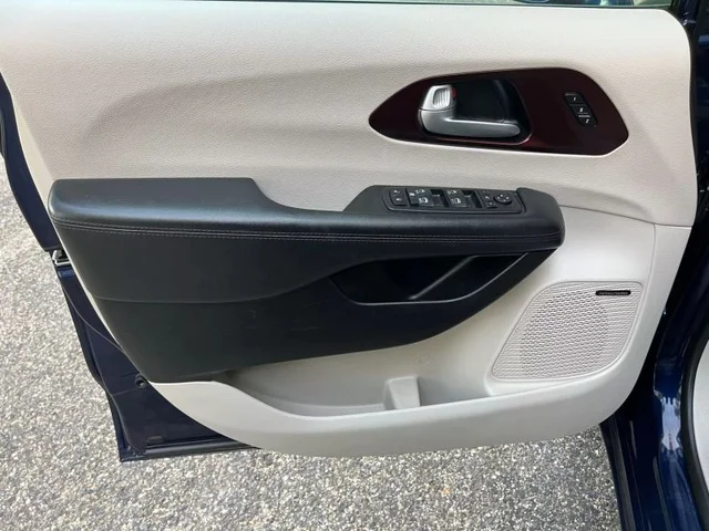 SEMINUEVOS CHRYSLER Pacifica a Estados en autogozo