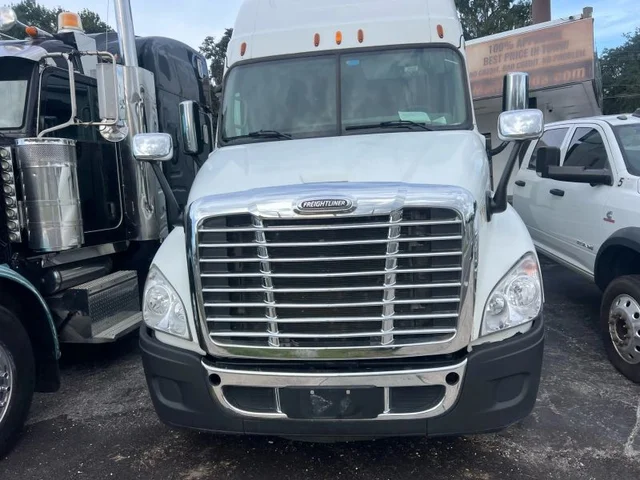 SEMINUEVOS FREIGHTLINER Cascadia a Estados en autogozo