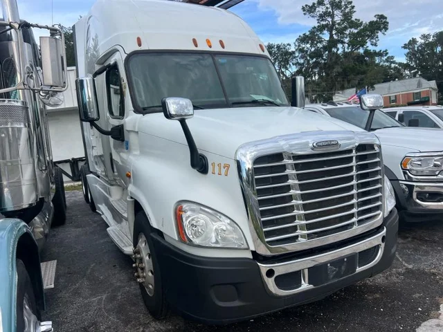 SEMINUEVOS FREIGHTLINER Cascadia a Estados en autogozo