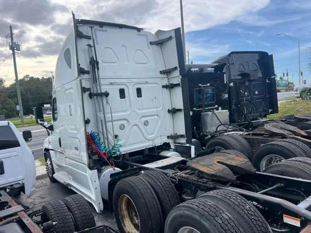SEMINUEVOS FREIGHTLINER Cascadia a Estados en autogozo