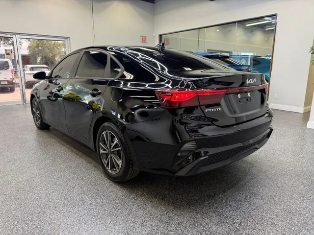 SEMINUEVOS KIA Forte a Estados en autogozo
