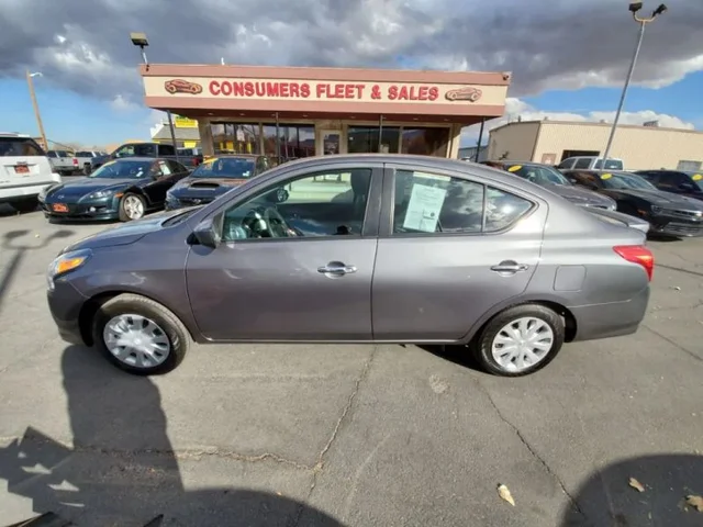 SEMINUEVOS NISSAN Versa a Estados en autogozo Vehicle Image