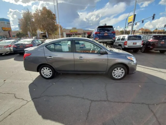 SEMINUEVOS NISSAN Versa a Estados en autogozo