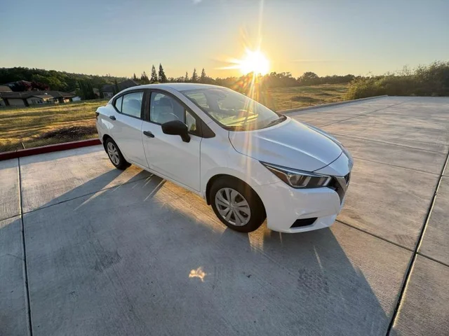 SEMINUEVOS NISSAN Versa a Estados en autogozo