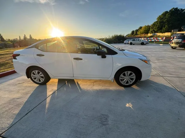SEMINUEVOS NISSAN Versa a Estados en autogozo
