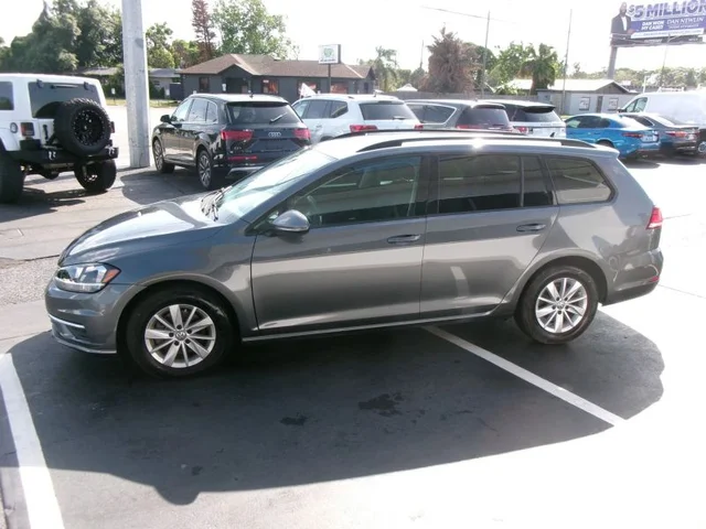 SEMINUEVOS VOLKSWAGEN Golf SportWagen a Estados en autogozo