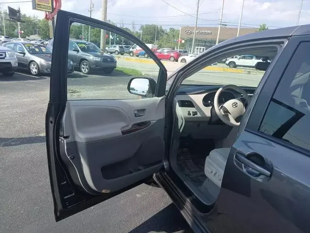 SEMINUEVOS TOYOTA Sienna a Estados en autogozo