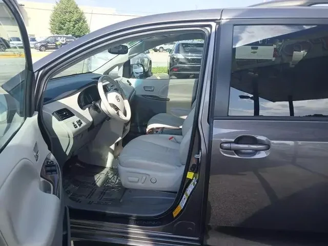 SEMINUEVOS TOYOTA Sienna a Estados en autogozo