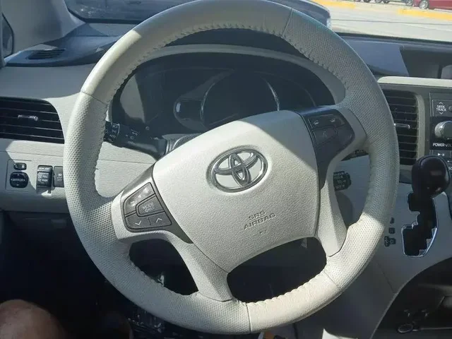 SEMINUEVOS TOYOTA Sienna a Estados en autogozo