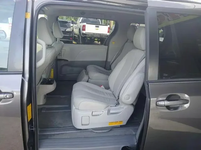 SEMINUEVOS TOYOTA Sienna a Estados en autogozo