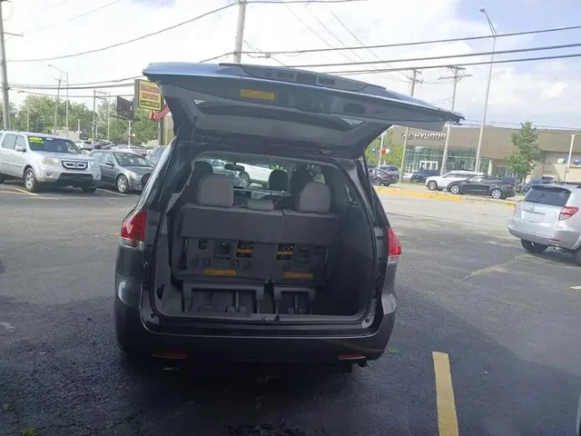 SEMINUEVOS TOYOTA Sienna a Estados en autogozo