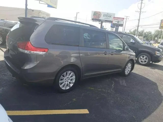 SEMINUEVOS TOYOTA Sienna a Estados en autogozo