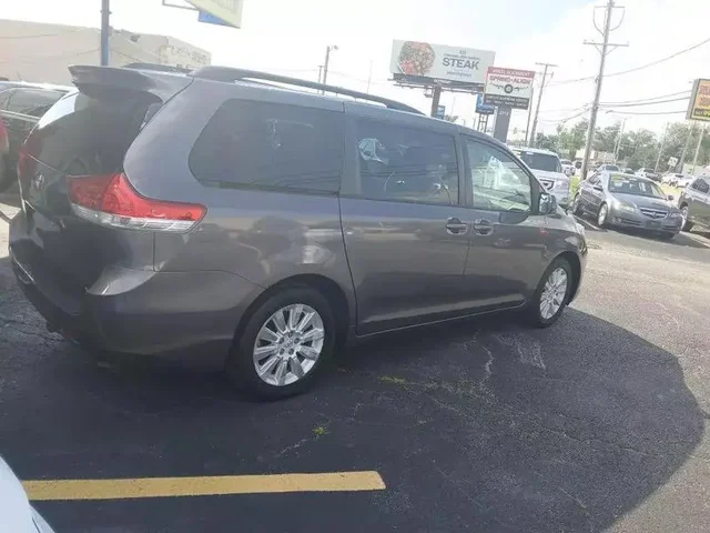 SEMINUEVOS TOYOTA Sienna a Estados en autogozo
