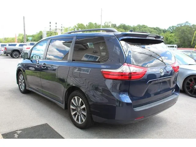 SEMINUEVOS TOYOTA Sienna a Estados en autogozo