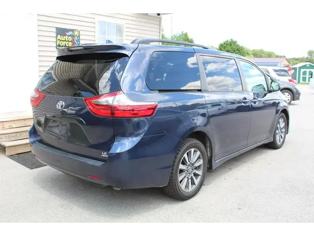 SEMINUEVOS TOYOTA Sienna a Estados en autogozo