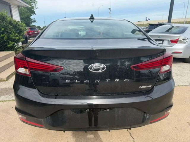 SEMINUEVOS HYUNDAI Elantra a Estados en autogozo