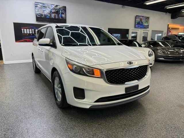 SEMINUEVOS KIA Sedona a Estados en autogozo