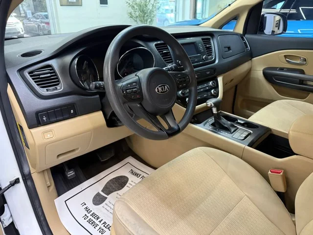 SEMINUEVOS KIA Sedona a Estados en autogozo