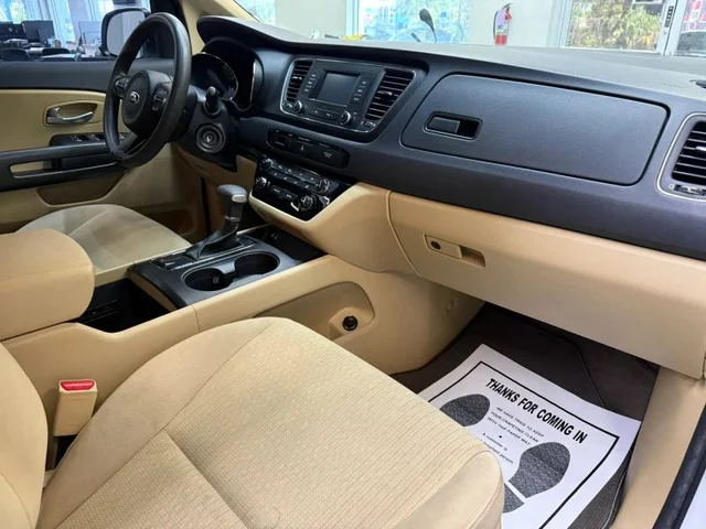 SEMINUEVOS KIA Sedona a Estados en autogozo