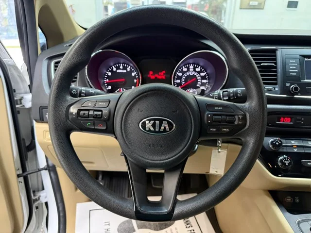 SEMINUEVOS KIA Sedona a Estados en autogozo