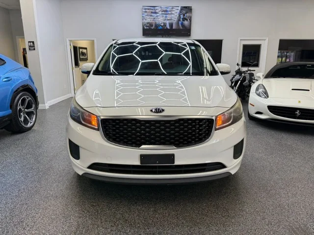 SEMINUEVOS KIA Sedona a Estados en autogozo