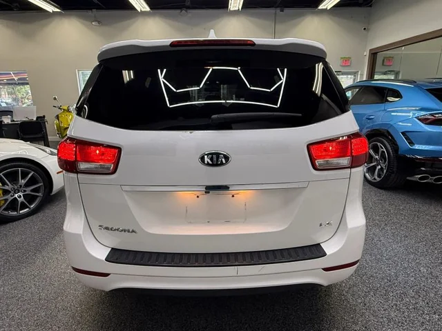 SEMINUEVOS KIA Sedona a Estados en autogozo
