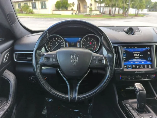 SEMINUEVOS MASERATI Levante a Estados en autogozo
