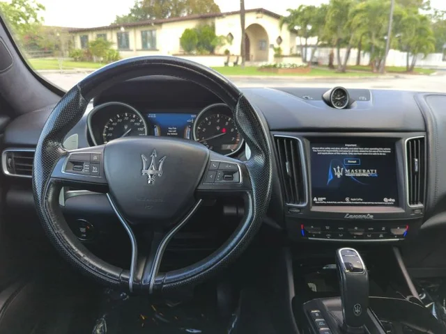 SEMINUEVOS MASERATI Levante a Estados en autogozo