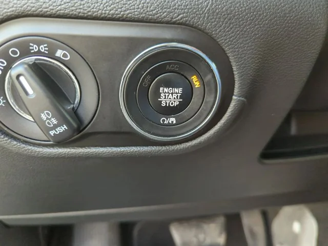 SEMINUEVOS MASERATI Levante a Estados en autogozo