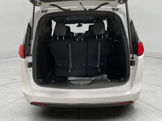 Nuevos CHRYSLER VOYAGER à Estados chez autogozo