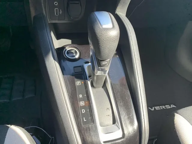 SEMINUEVOS NISSAN Versa a Estados en autogozo