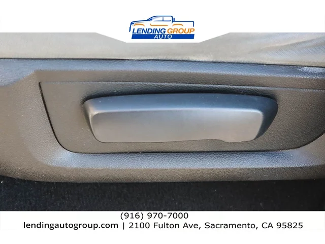 SEMINUEVOS RAM 1500 at Lending Group Auto in Sacramento
