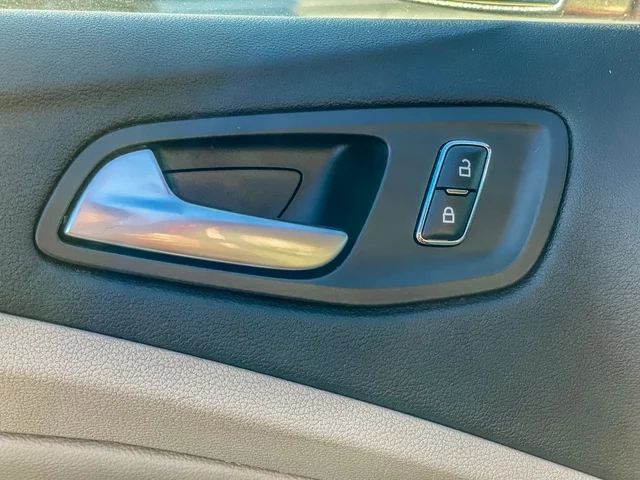 SEMINUEVOS FORD Escape at Lending Group Auto in Sacramento