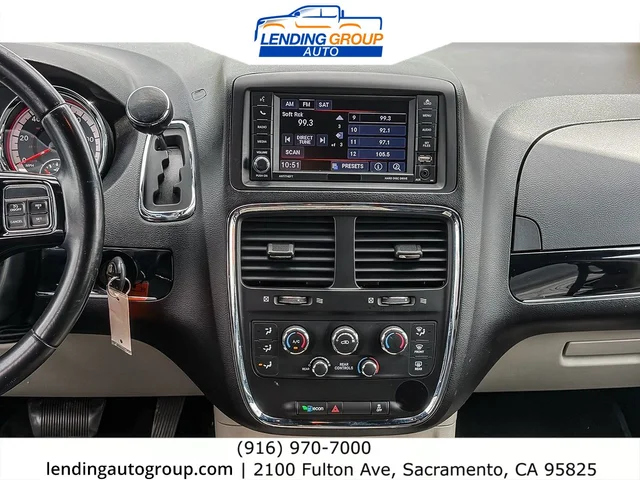 SEMINUEVOS DODGE Grand Caravan at Lending Group Auto in Sacramento